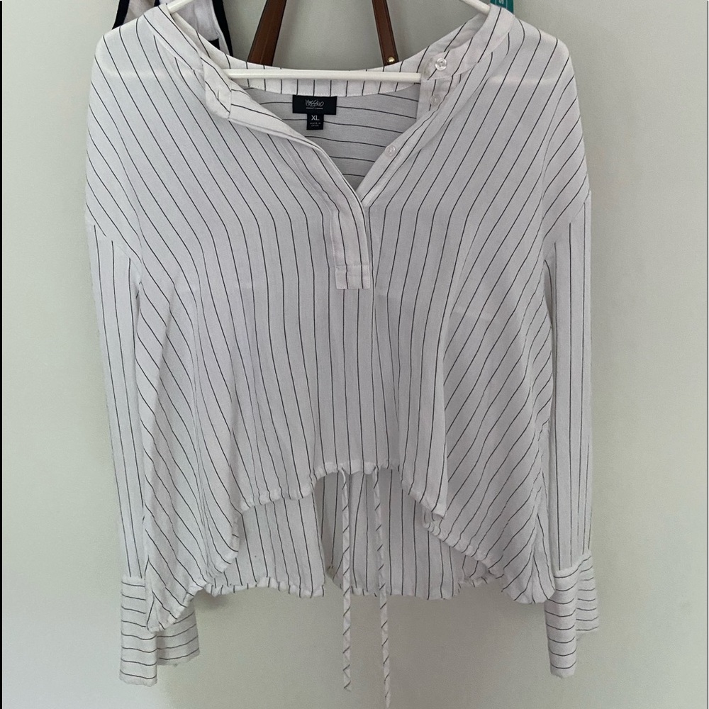 White/ black shirt/crop top